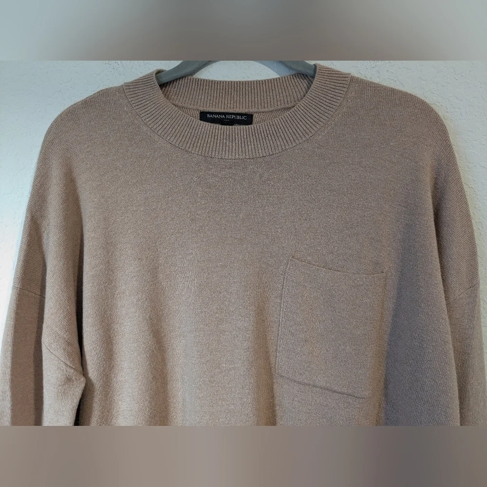 Banana Republic Men's Camel High-Low Crewneck Pocket Pullover Sweater Comfort